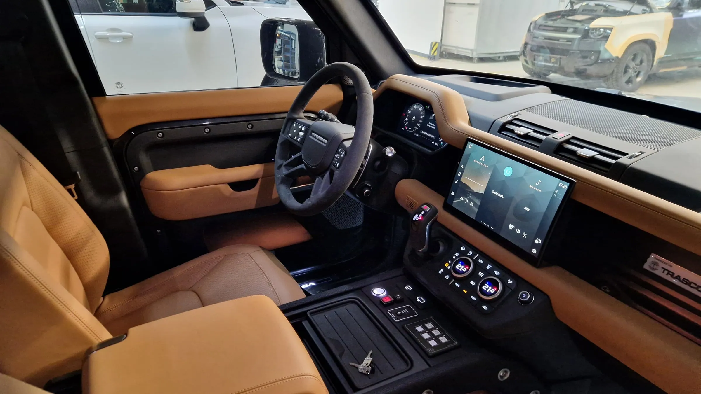 Cockpit und ballistische Windschutzscheibe des Defender 130 A-KIP®