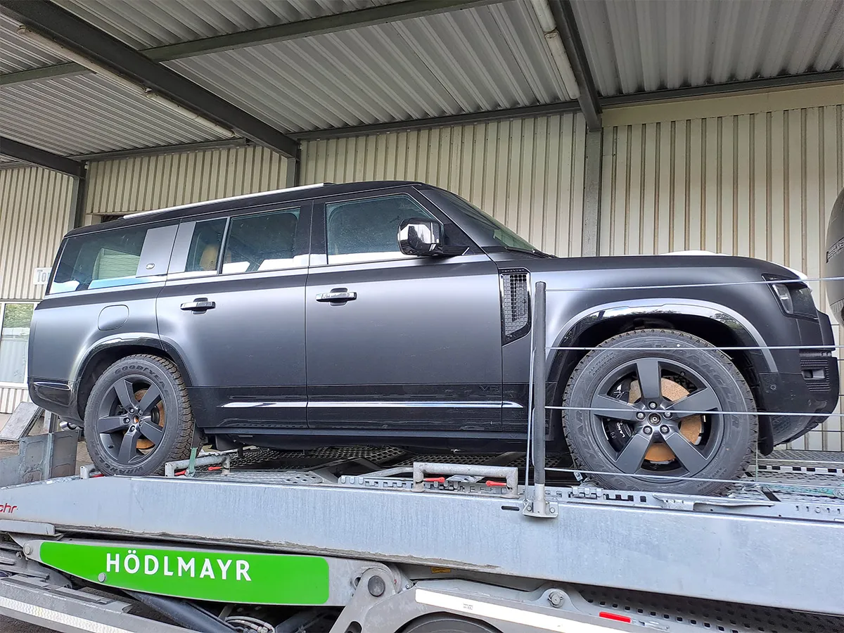 Defender 130 für den A-KIP®-Umbau eingetroffen – Bild 3